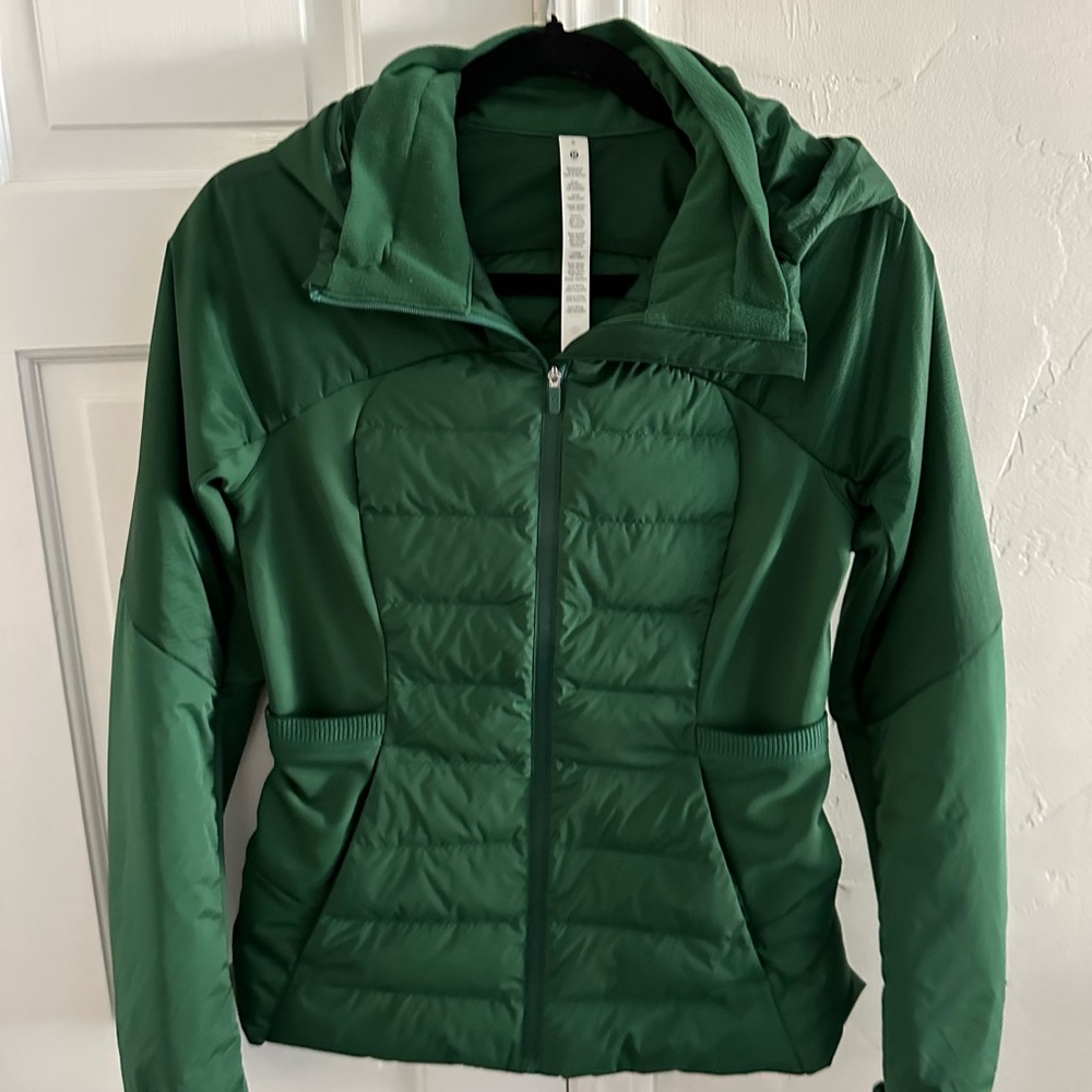Lululemon Down for it Jacket Size 6-GREEN